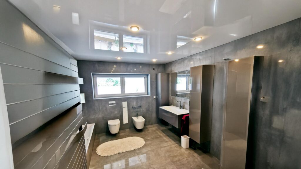Badezimmer-Spanndecke