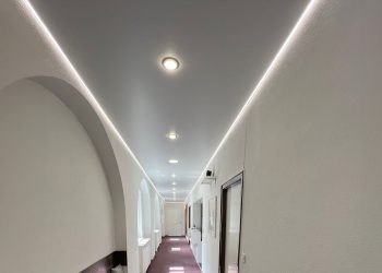  Praxisflur erneuert mit Spanndecke